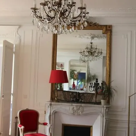 Apartment 5 Bdr, 10 Ppl Georgous Typical Parisian Flat *