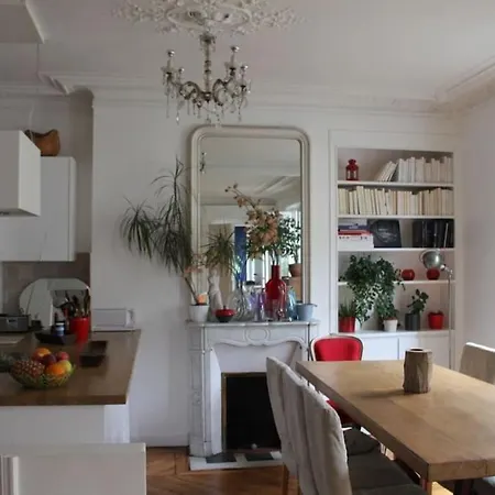 Apartment 5 Bdr, 10 Ppl Georgous Typical Parisian Flat