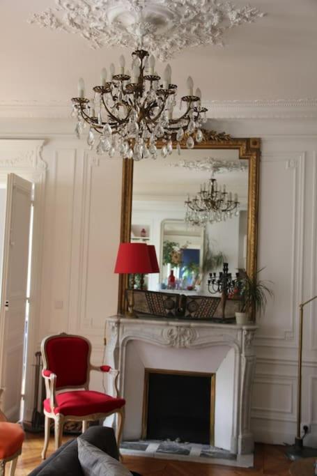 Appartamento 5 Bdr, 10 Ppl Georgous Typical Parisian Flat *