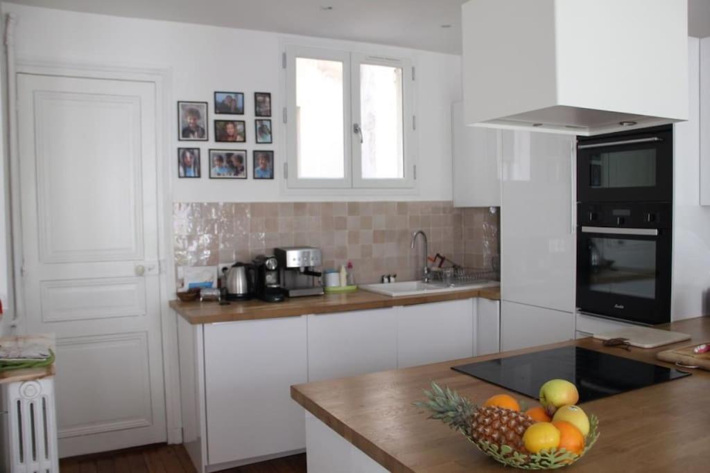 Appartamento 5 Bdr, 10 Ppl Georgous Typical Parisian Flat Parigi
