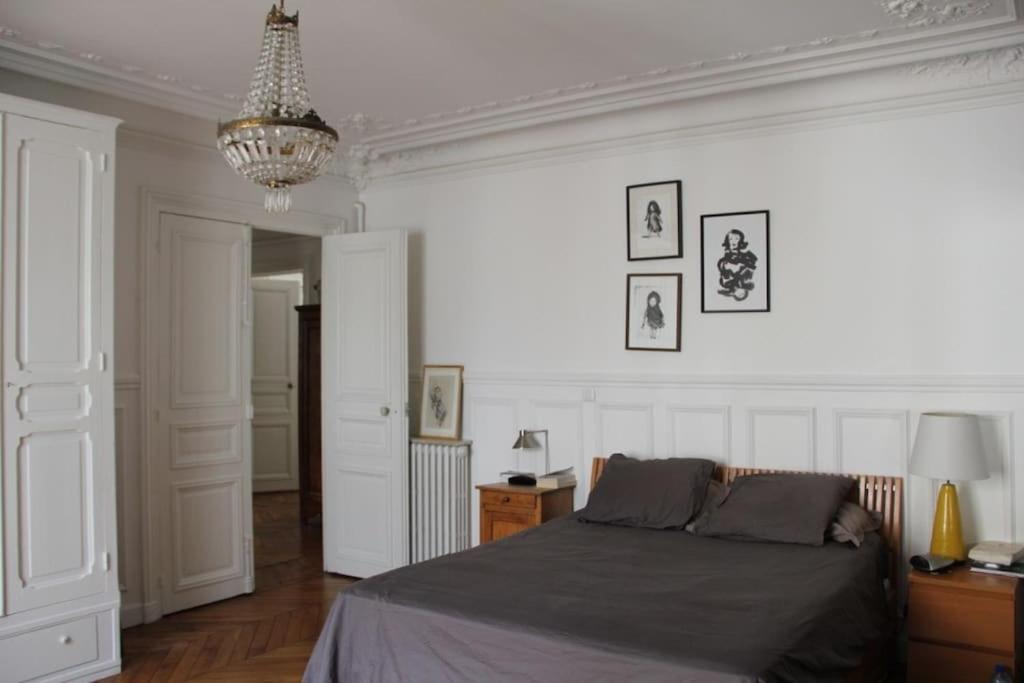 Appartamento 5 Bdr, 10 Ppl Georgous Typical Parisian Flat Parigi