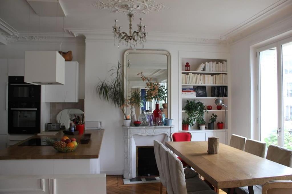 Appartamento 5 Bdr, 10 Ppl Georgous Typical Parisian Flat