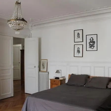 Appartamento 5 Bdr, 10 Ppl Georgous Typical Parisian Flat Parigi